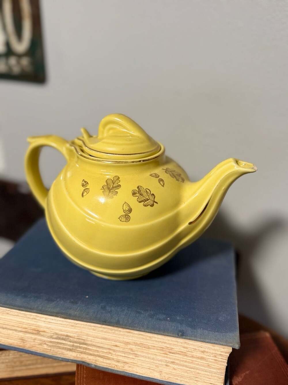 Vintage Hall #0799 6-Cup Yellow Teapot with Gold Leaves and Acorns